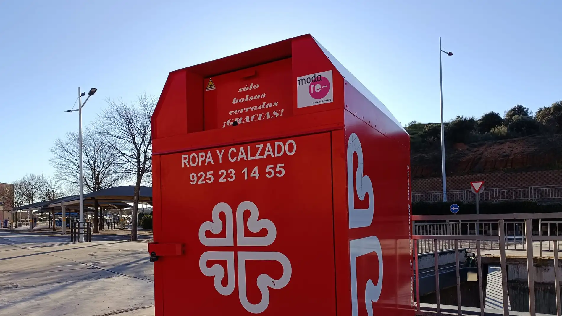 Inserta Toledo y Luz del Tajo instalan dos contenedores para ropa