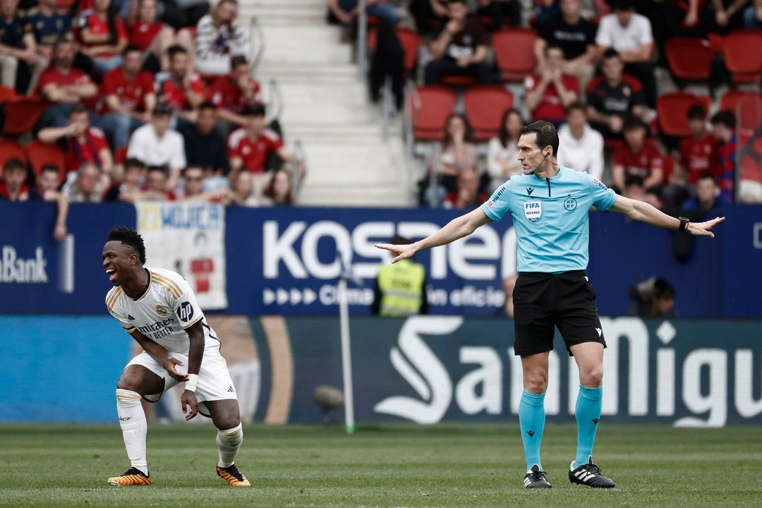 El Real Madrid denuncia a Martínez Munuera por no recoger insultos a Vinícius en el acta El Real Madrid denuncia a Martínez Munuera por no recoger insultos a Vinícius en el acta