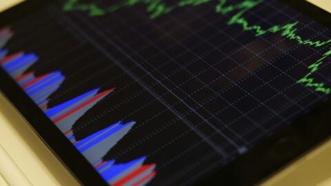 Un panel con datos econ&oacute;micos 