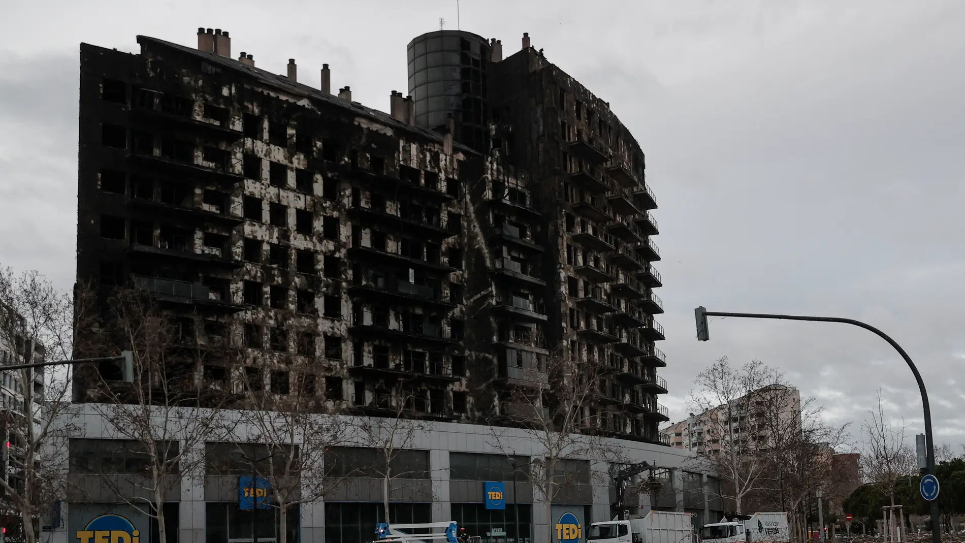 Imagen del edificio incendiado. 
