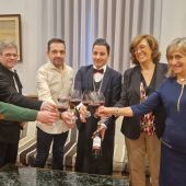 La Diputación de Palencia recibe a los dos sumilleres palentinos que participarán en el Campeonato Nacional