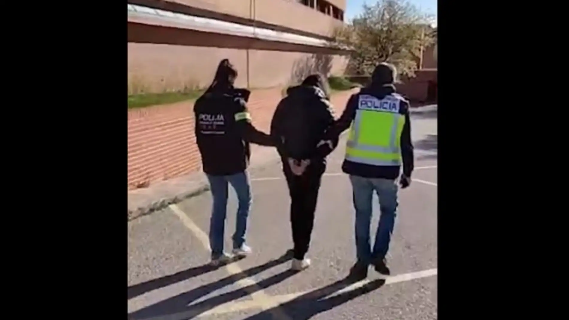 Detenido un hombre de 31 años por abusar de menores y compartir pornografía infantil/ @mossos