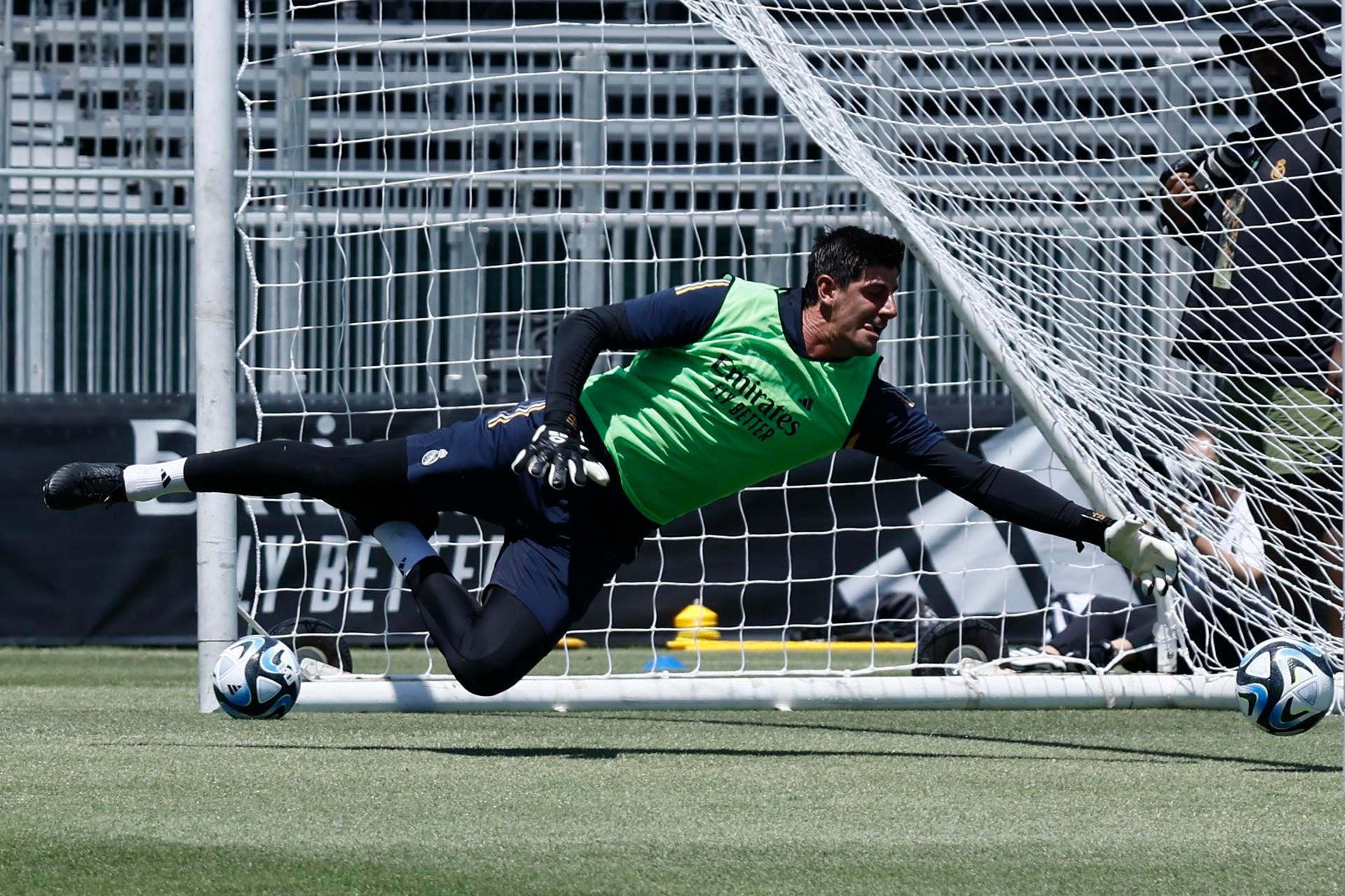 Courtois se rompe el menisco de la pierna derecha Courtois se rompe el menisco de la pierna derecha