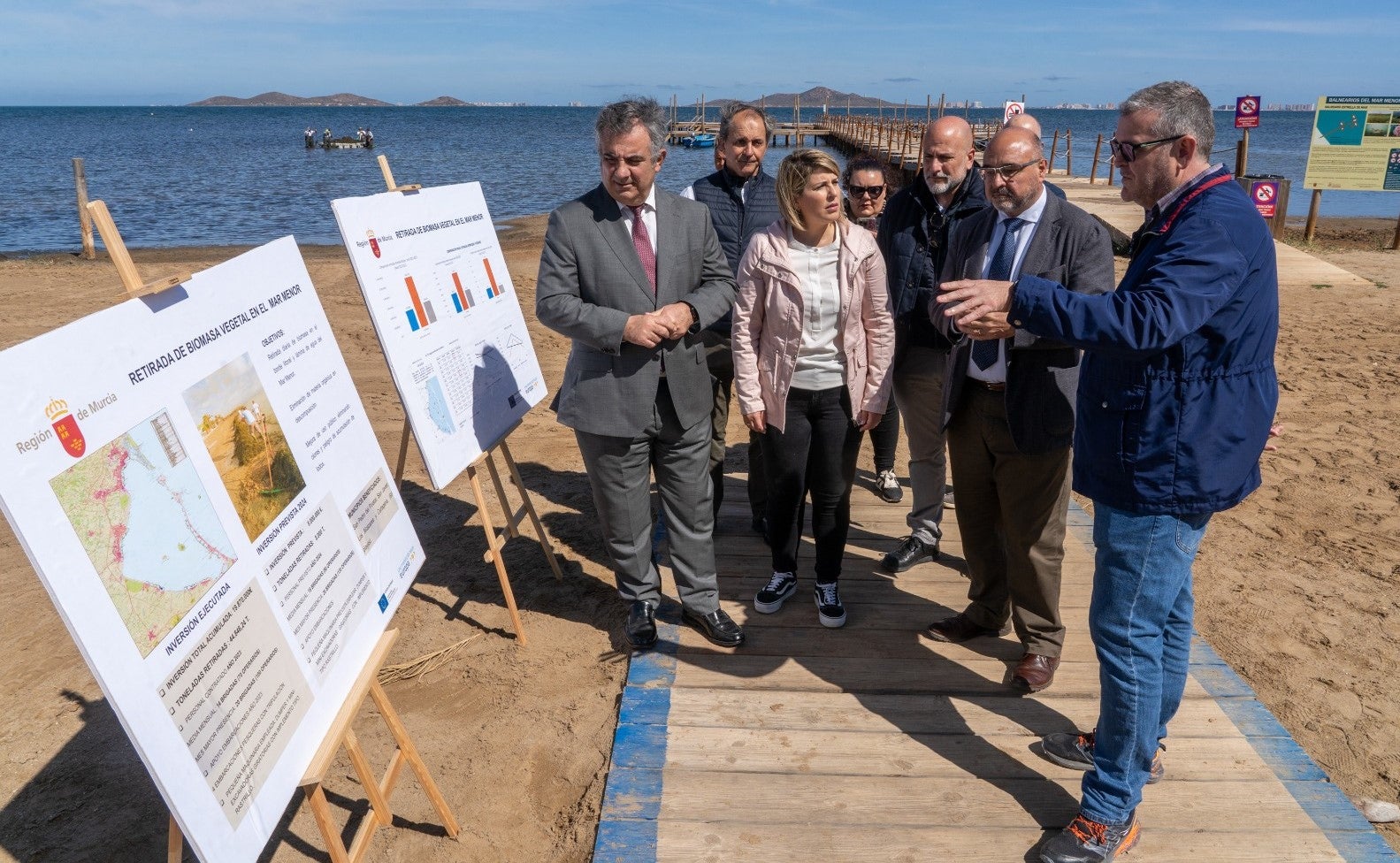 La Comunidad invertirá este año 8 millones de euros en la retirada de biomasa del Mar Menor La Comunidad invertirá este año 8 millones de euros en la retirada de biomasa del Mar Menor