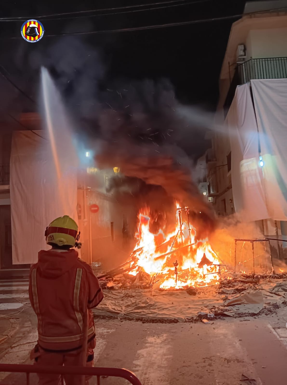 Todo listo para la Nit de la Cremà en la Comunitat Valenciana en la que arderán cerca de mil fallas Todo listo para la Nit de la Cremà en la Comunitat Valenciana en la que arderán cerca de mil fallas