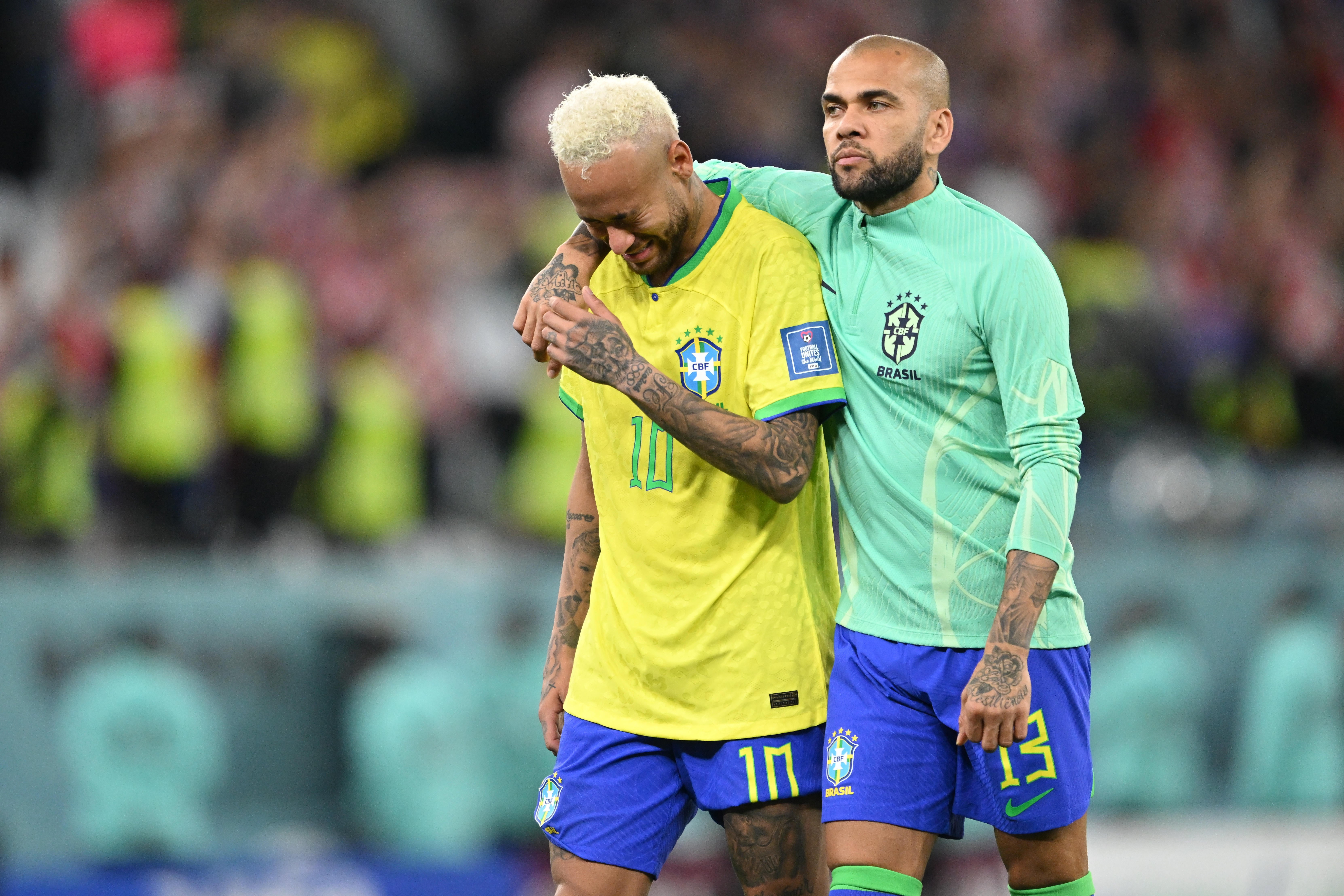 Dani Alves habría recurrido al padre de Neymar para pagar su fianza de un millón de euros Dani Alves habría recurrido al padre de Neymar para pagar su fianza de un millón de euros