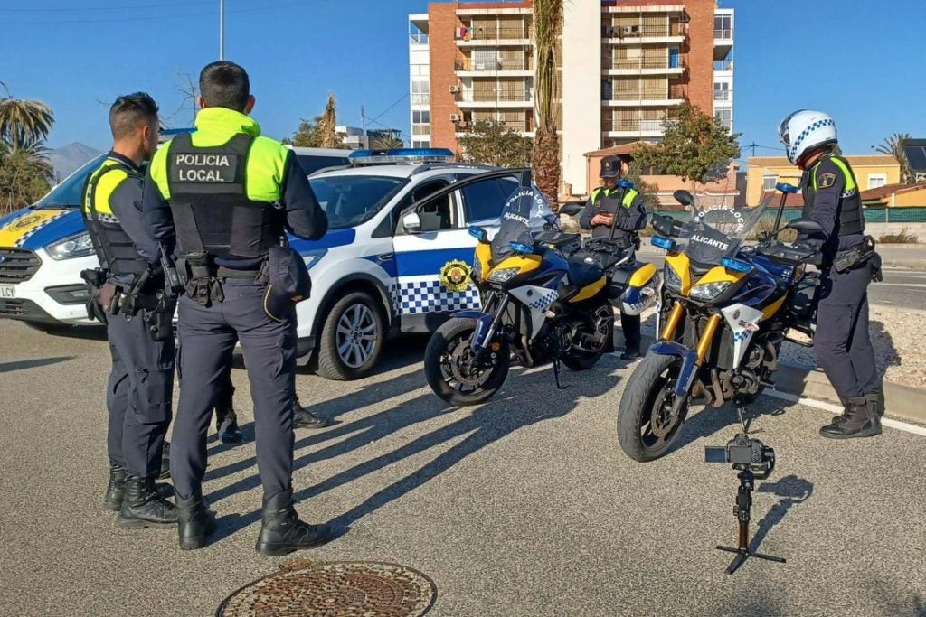 La Policía Local de Alicante se renueva con 120 armas y 250 chalecos nuevos La Policía Local de Alicante se renueva con 120 armas y 250 chalecos nuevos