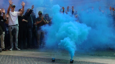 Un moment de la protesta dels funcionaris de presons, aquest mat&iacute; a la pla&ccedil;a Sant Jaume de Barcelona