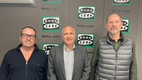 Sa&uacute;l Viciano, Javier Valls y Andr&eacute;s Vera visitan los estudios de Onda Cero Castell&oacute;n. 