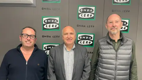 Saúl Viciano, Javier Valls y Andrés Vera visitan los estudios de Onda Cero Castellón. Saúl Viciano, Javier Valls y Andrés Vera visitan los estudios de Onda Cero Castellón.