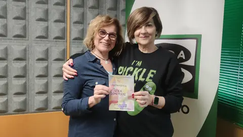 Ana Santos e Charo Valcárcel para convidarnos á I Mostra Poética “Versos a dúas voces” Concedemos protagonismo ao colectivo pontevedrés “De vella a bella"