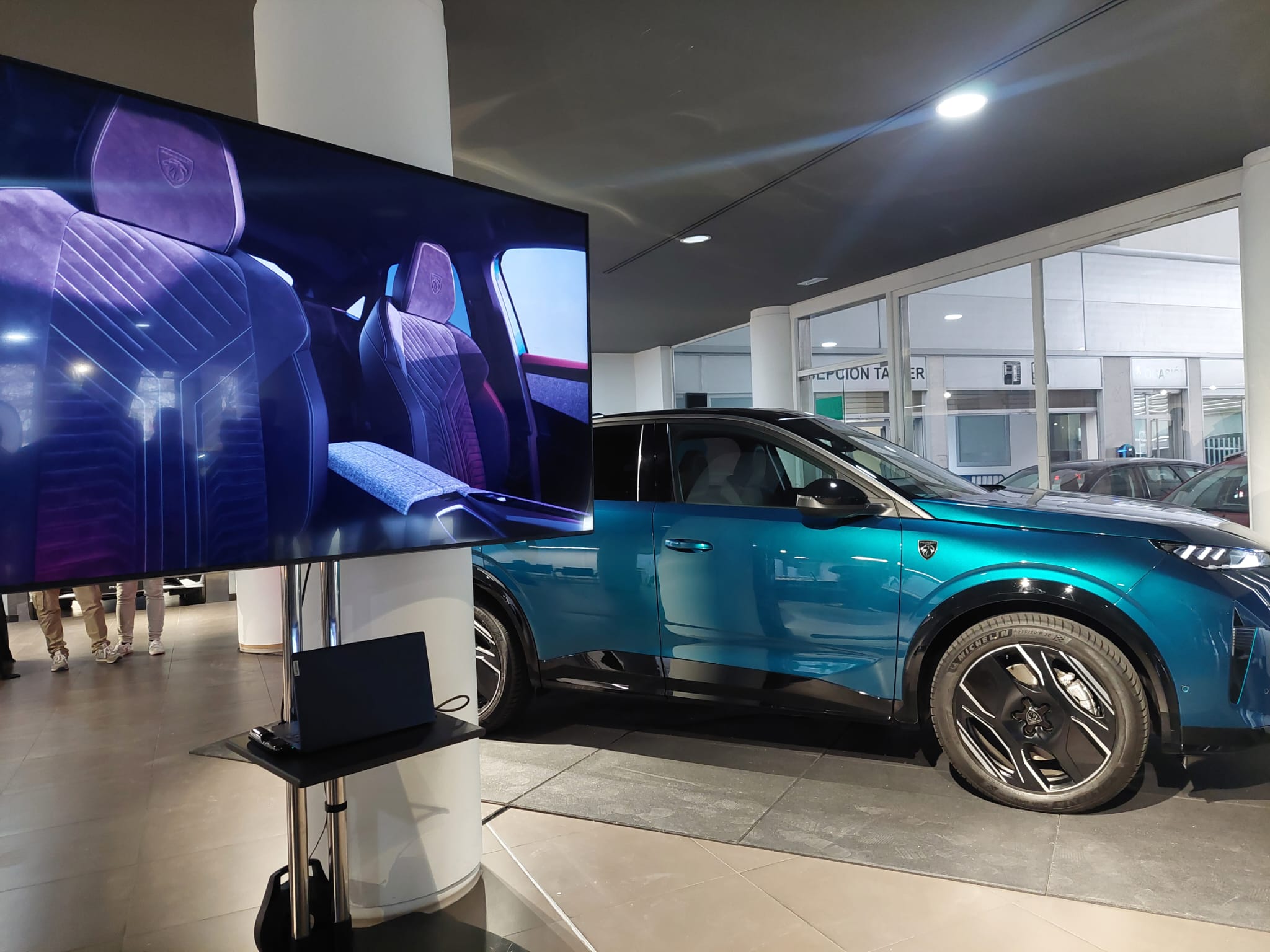 El nuevo Peugeot E-3008 presentado en primicia en Córdoba El nuevo Peugeot E-3008 presentado en primicia en Córdoba