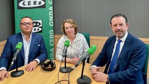 El conseller de Empresa, Ocupaci&oacute;n y Energ&iacute;a, Alejandro S&aacute;enz de San Pedro (a la derecha de la foto), en Onda Cero Mallorca, junto a Elka Dimitrova y Juan Carlos Enrique