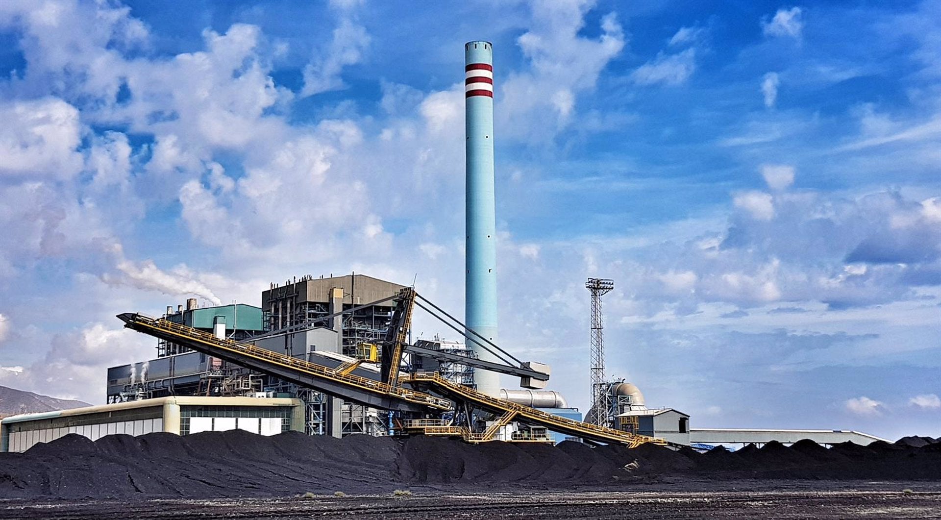 Adiós a la chimenea de la central térmica litoral de Carboneras Adiós a la chimenea de la central térmica litoral de Carboneras