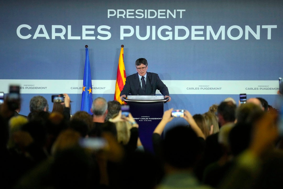Puigdemont anuncia su candidatura a las elecciones catalanas y tiende la mano a ERC para formar una lista unitaria Puigdemont anuncia su candidatura a las elecciones catalanas y tiende la mano a ERC para formar una lista unitaria