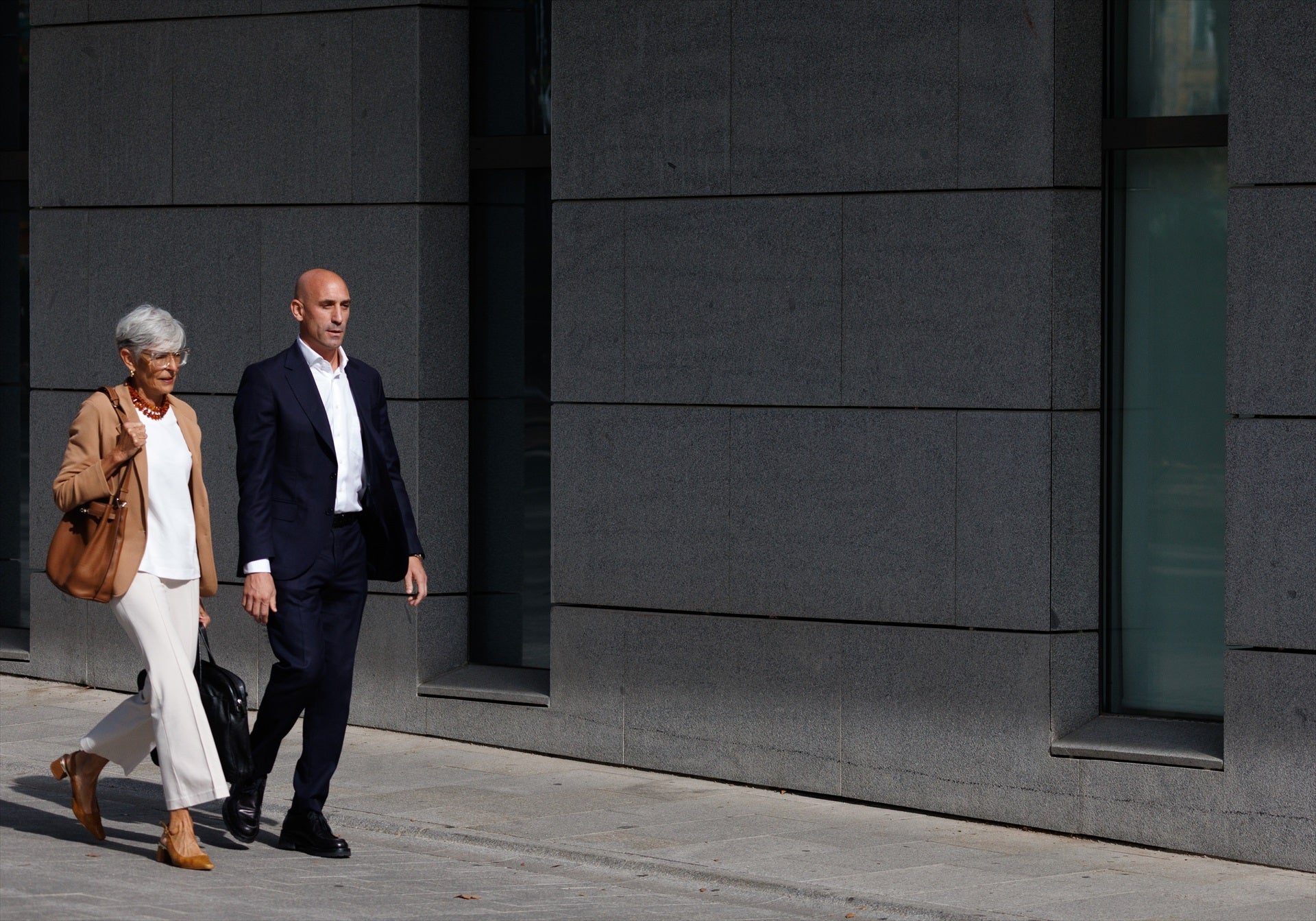 Rubiales tiene previsto regresar a España el 6 de abril y se pone "a plena disposición" de la jueza Rubiales tiene previsto regresar a España el 6 de abril y se pone "a plena disposición" de la jueza