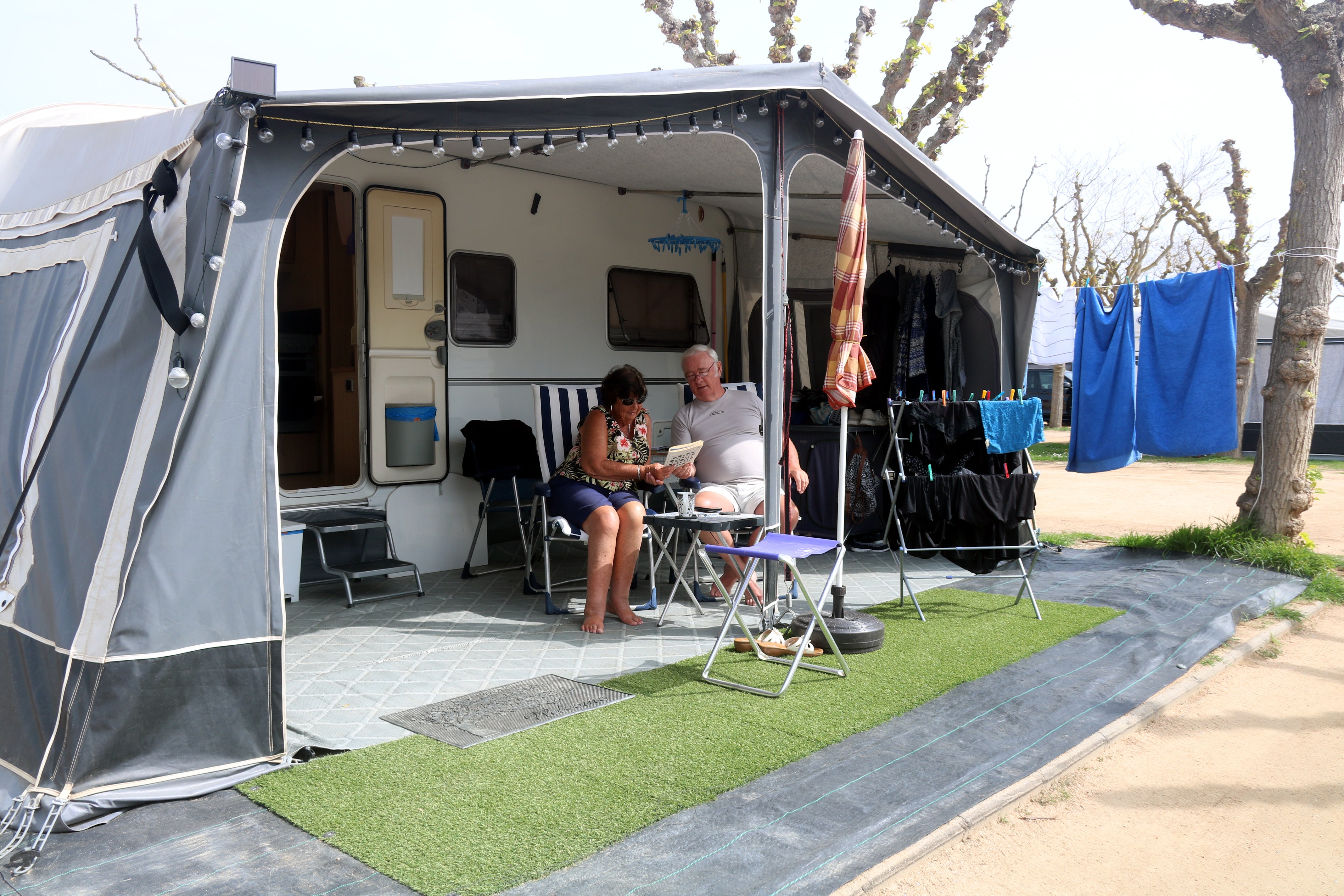 Entrevistas en Por fin 8/7/2026 Camping episode artwork