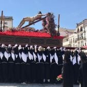 La procesión de la Cofradía de Estudiantes de Cáceres 