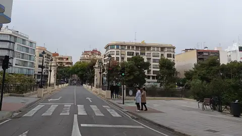 Vista del acceso al Puente de Santa Teresa de Elche. Vista del acceso al Puente de Santa Teresa de Elche.
