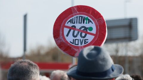 Gij&oacute;n se levanta contra los cambios en el vial de jove