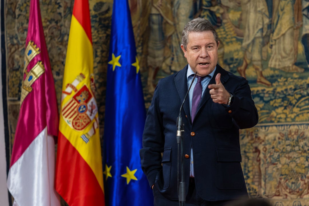García Page dice que se toma en serio la "amenaza" de Puigdemont de un nuevo referéndum García Page dice que se toma en serio la "amenaza" de Puigdemont de un nuevo referéndum
