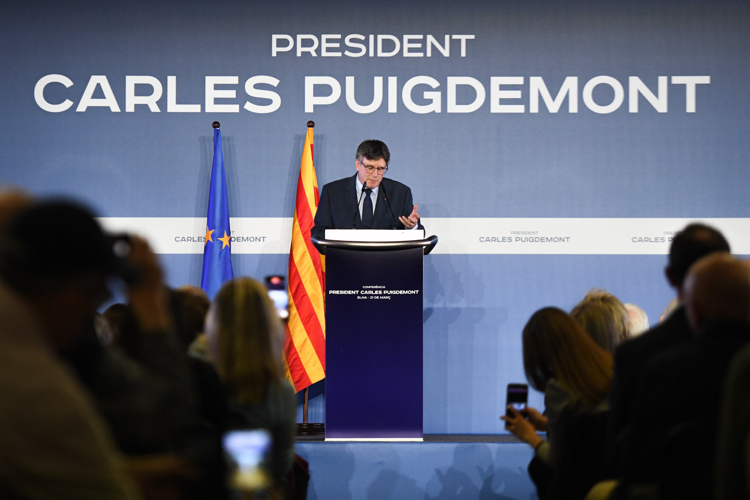 La tele con Monegal: la particular procesión-parodia de Puigdemont La tele con Monegal: la particular procesión-parodia de Puigdemont