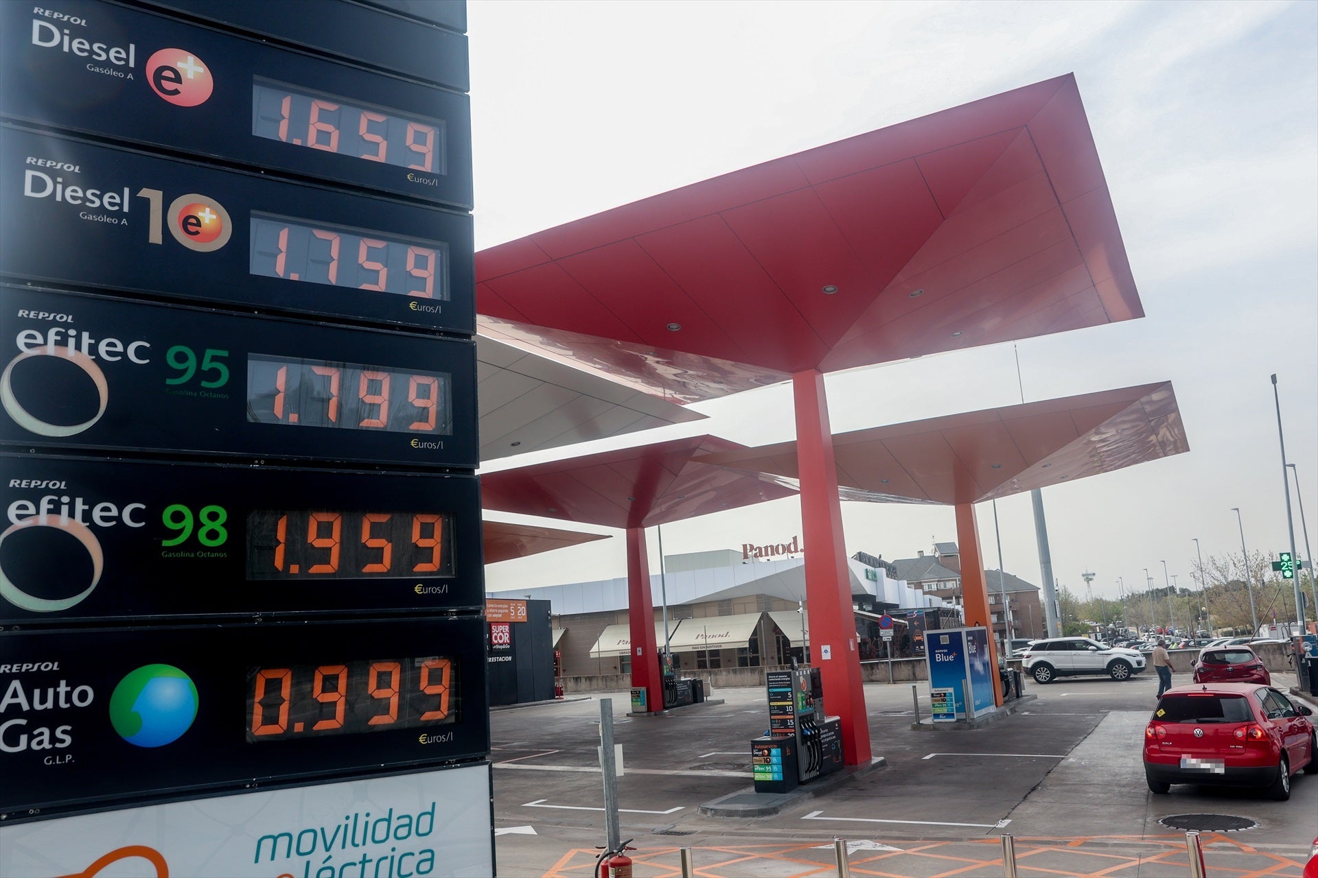 Imagen de archivo de una gasolinera Imagen de archivo de una gasolinera