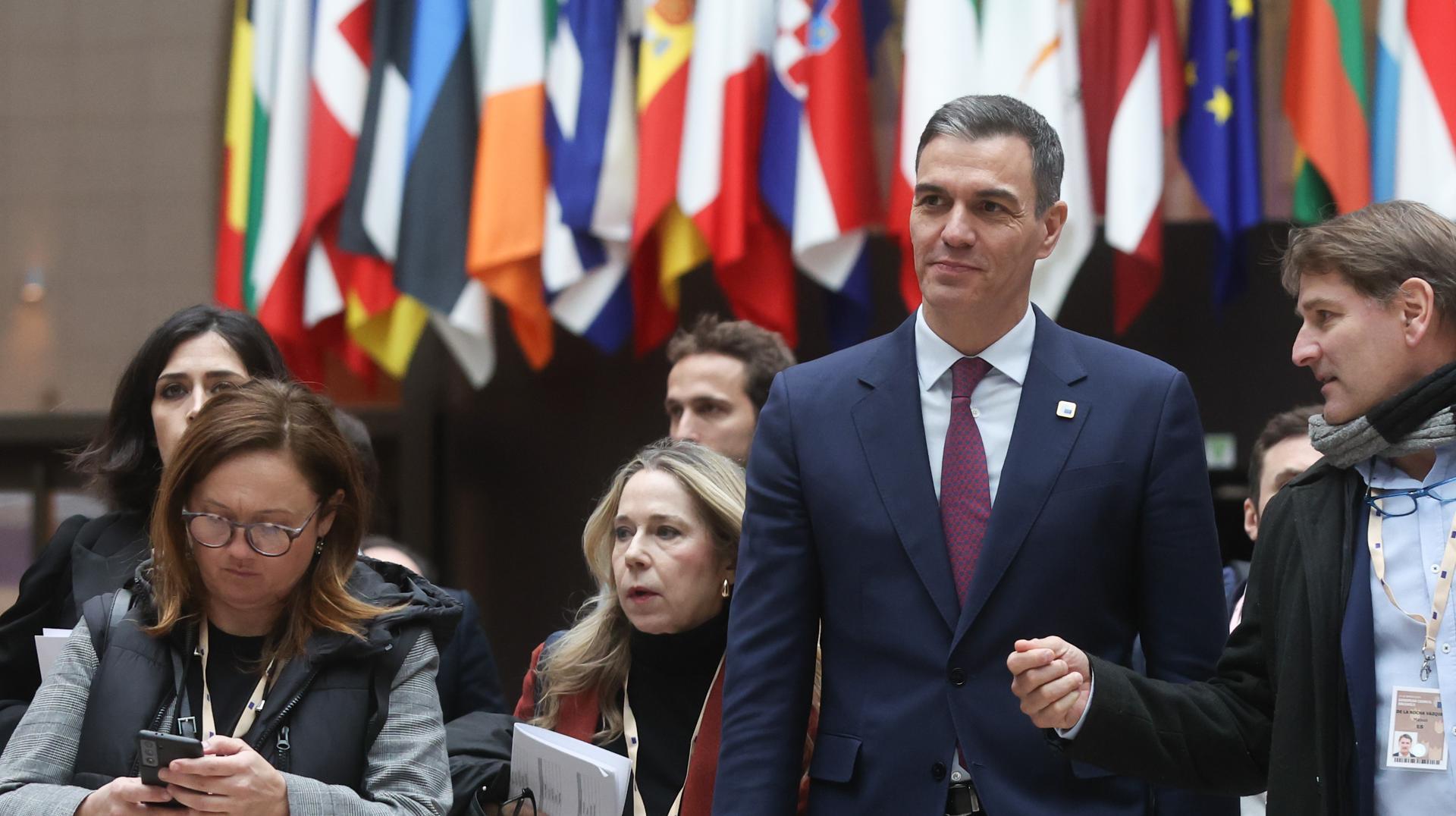 Sánchez promete a Zelenski "nuevas capacidades" para ayudar a Ucrania a defenderse Sánchez promete a Zelenski "nuevas capacidades" para ayudar a Ucrania a defenderse
