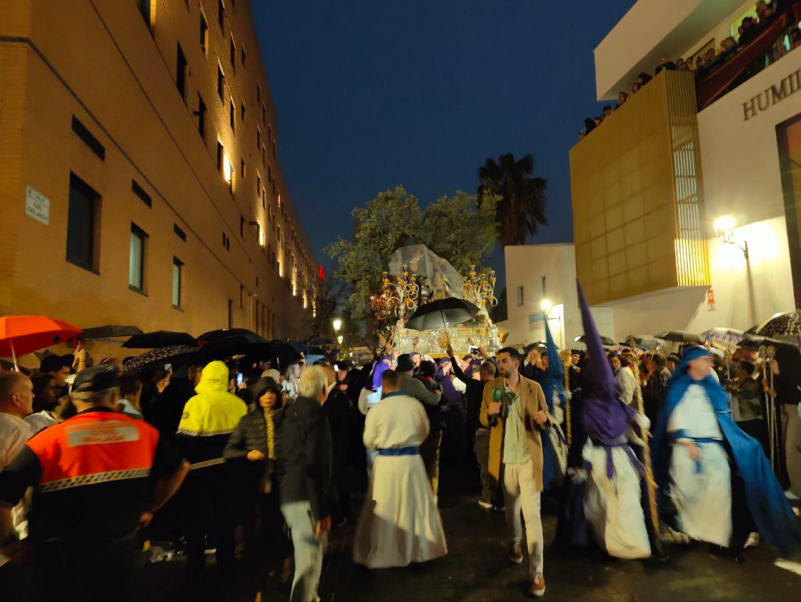 Así se ha vivido el encierro pasado por agua de la Cofradía del Huerto Así se ha vivido el encierro pasado por agua de la Cofradía del Huerto