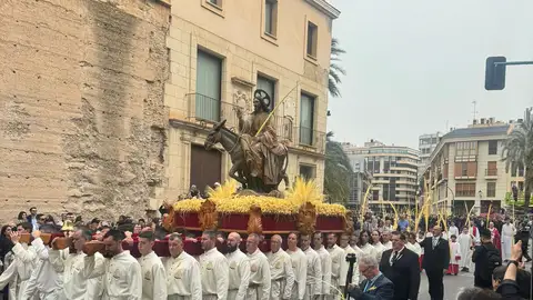 Paso de Jesús Triunfante de Elche en la procesión de Domingo de Ramos de 2024. Paso de Jesús Triunfante de Elche en la procesión de Domingo de Ramos de 2024.