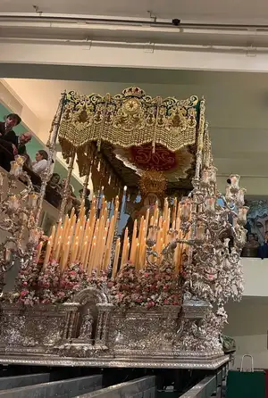 Estudiantes en este Lunes Santo Estudiantes en este Lunes Santo