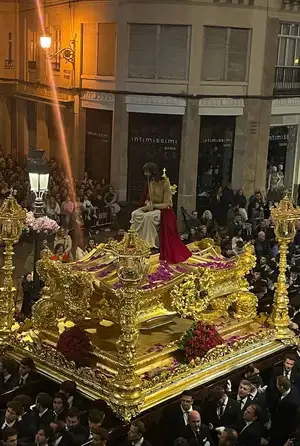 El Coronado de Espinas pasando por Larios El Coronado de Espinas pasando por Larios