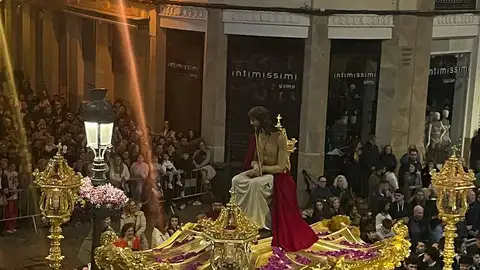 El Coronado de Espinas pasando por Larios El Coronado de Espinas pasando por Larios