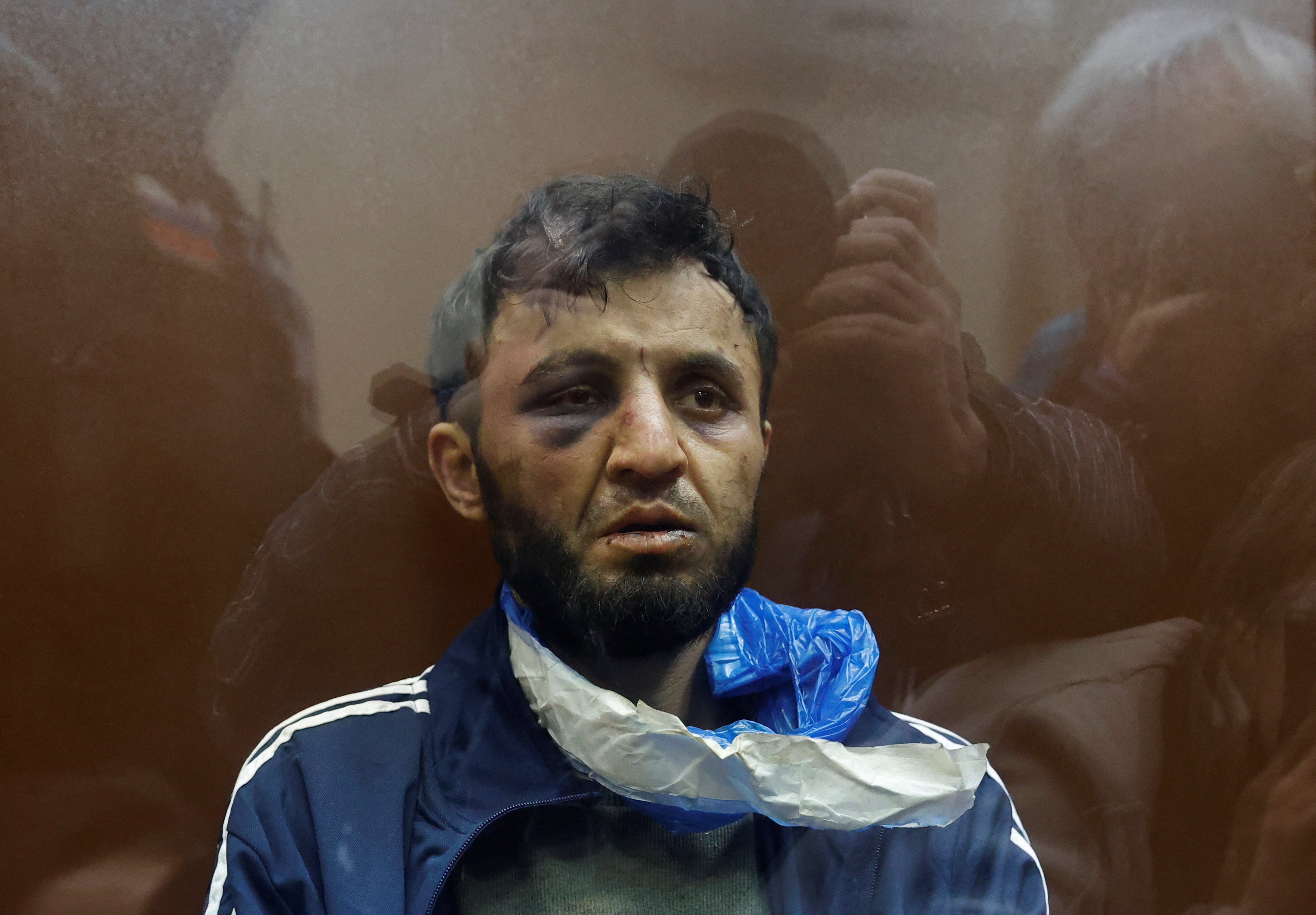 Los cuatro principales sospechosos del atentado en Moscú comparecen ante el juez con lesiones y signos de violencia Los cuatro principales sospechosos del atentado en Moscú comparecen ante el juez con lesiones y signos de violencia