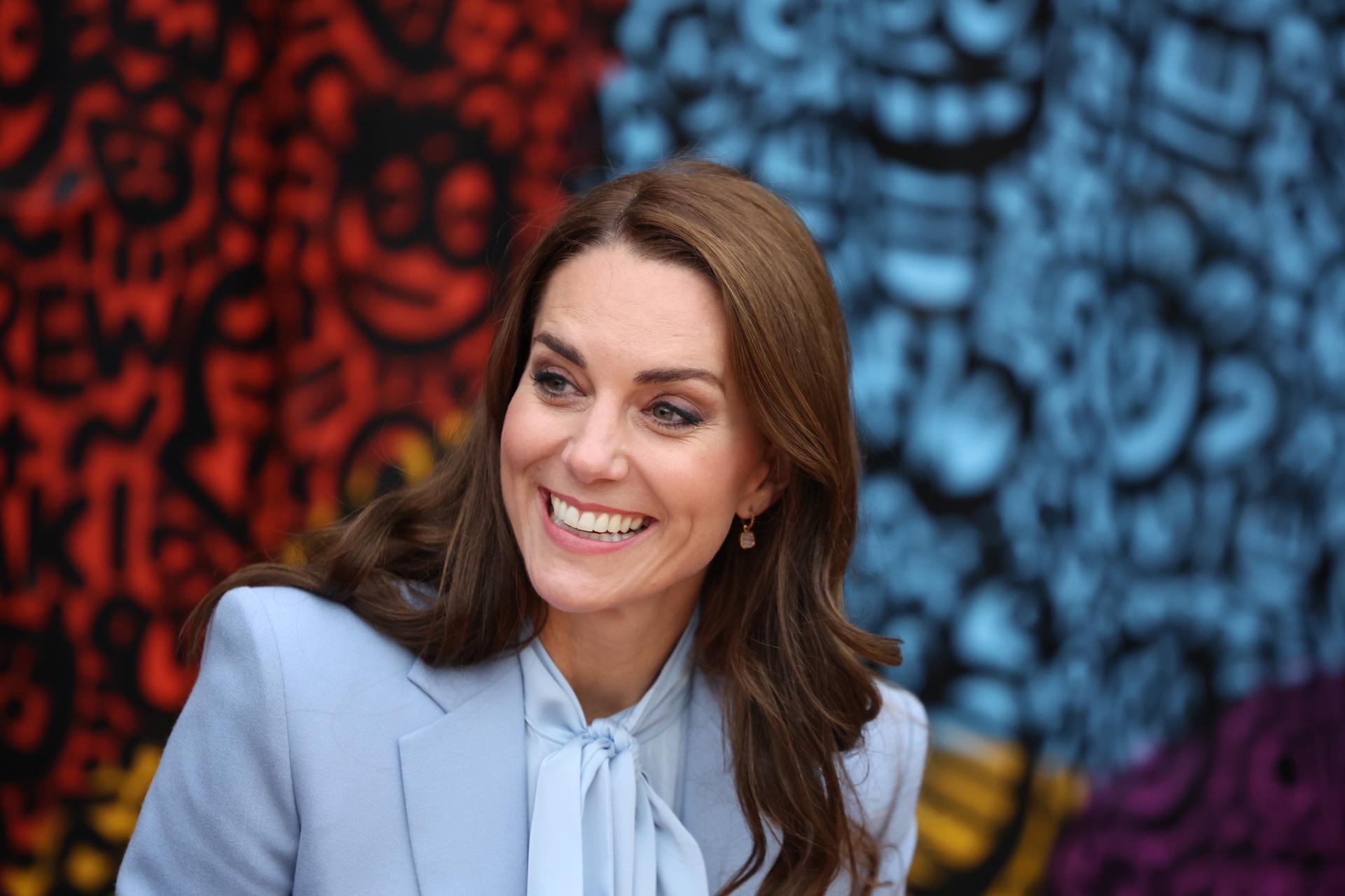 Polémica por el nuevo retrato de Kate Middleton: "Es una broma. No se parecen en nada" Polémica por el nuevo retrato de Kate Middleton: "Es una broma. No se parecen en nada"