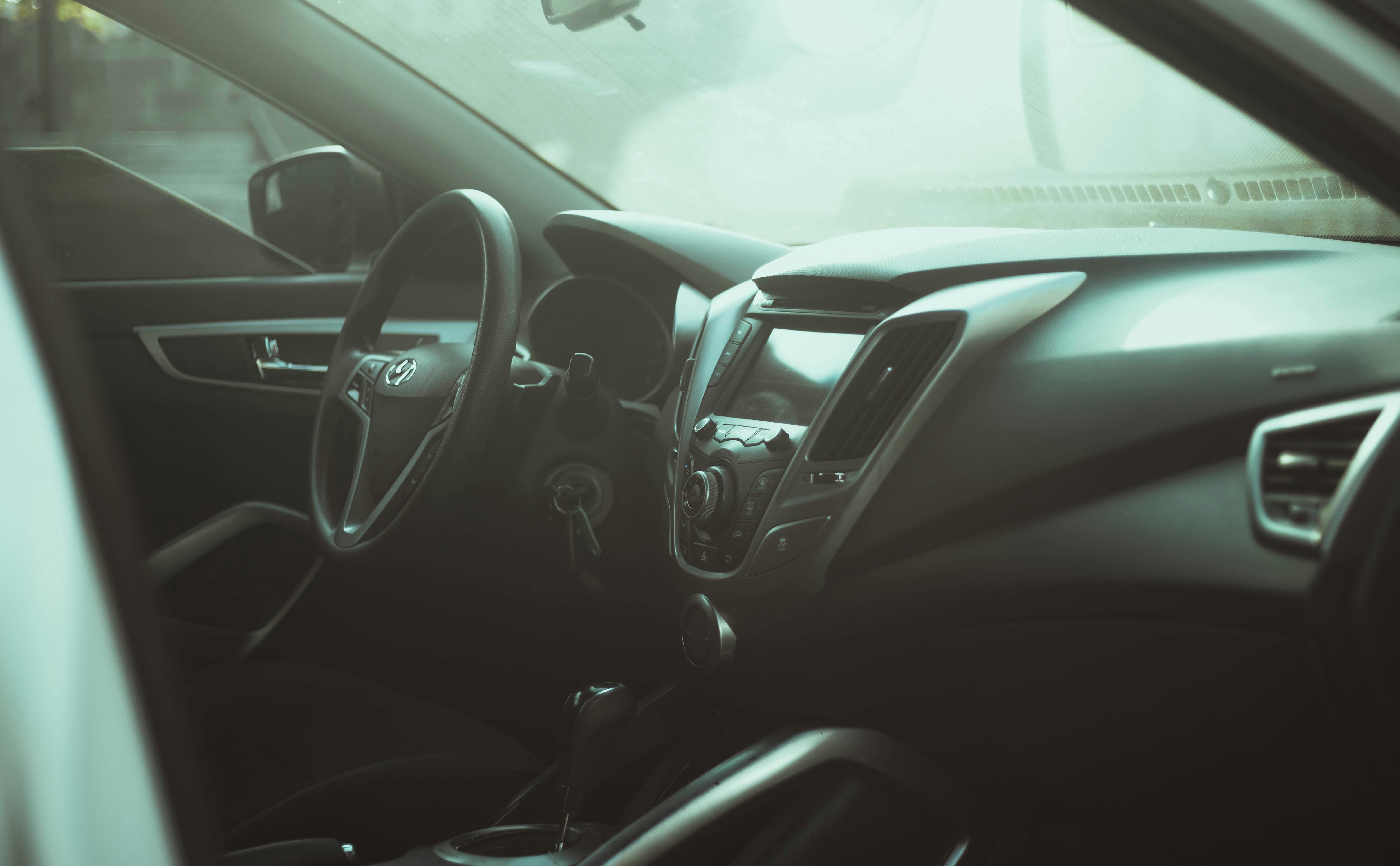 La Guardia Civil explica por qué no deberías dejar este objeto en la guantera del coche La Guardia Civil explica por qué no deberías dejar este objeto en la guantera del coche