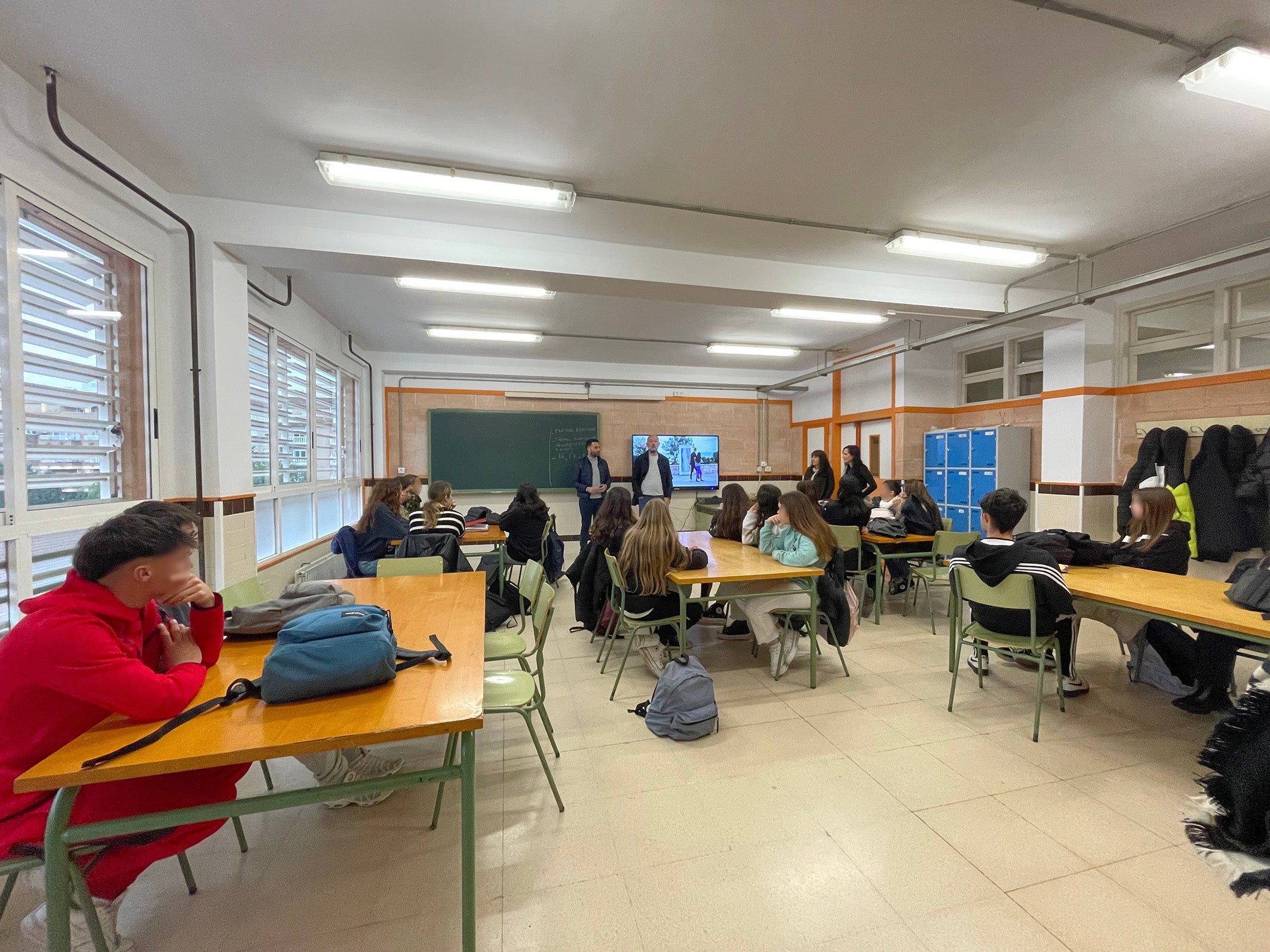 El proyecto Espill de carrer llega al IES María Moliner y finaliza la programación del 25-N El proyecto Espill de carrer llega al IES María Moliner y finaliza la programación del 25-N