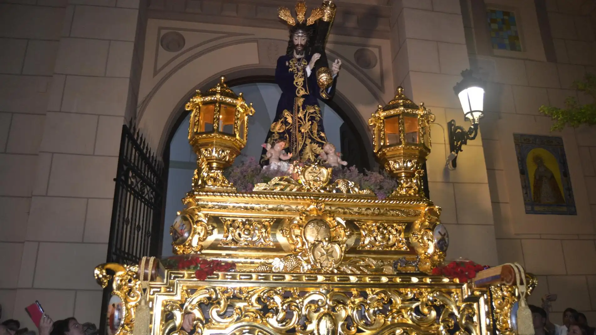 Las Descalzas y San Fernando procesionan este Martes Santo en Badajoz
