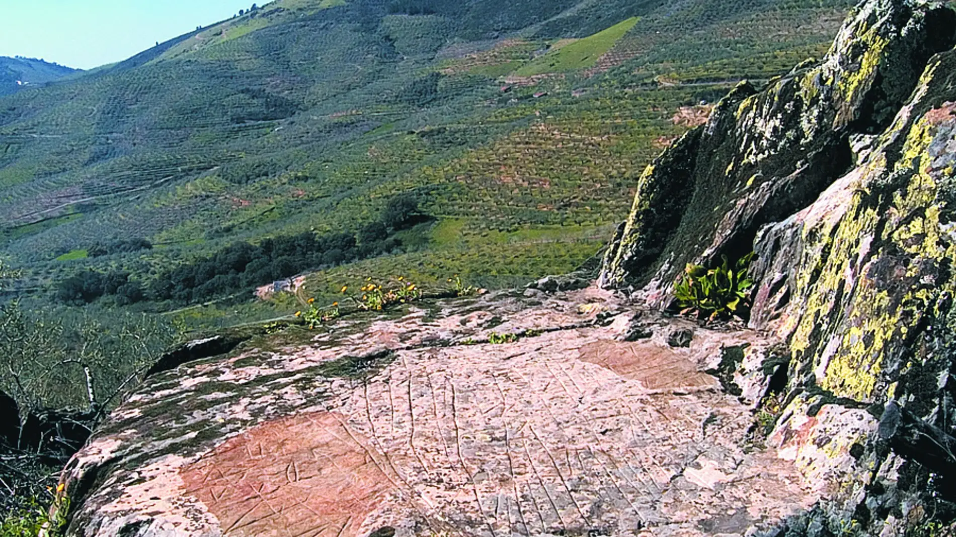 La Diputación de Cáceres impulsará el conocimiento y las visitas al conjunto de petroglifos localizados en Las Hurdes