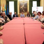 Ayuntamiento de Gijón y vecinos pelarán juntos por el vial de Jove