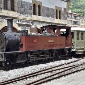 Tren de vapor en la estación de Azpeitia