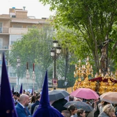 La procesión de Semana Santa de Martes Santo en Sevilla La procesión de Semana Santa de Martes Santo en Sevilla