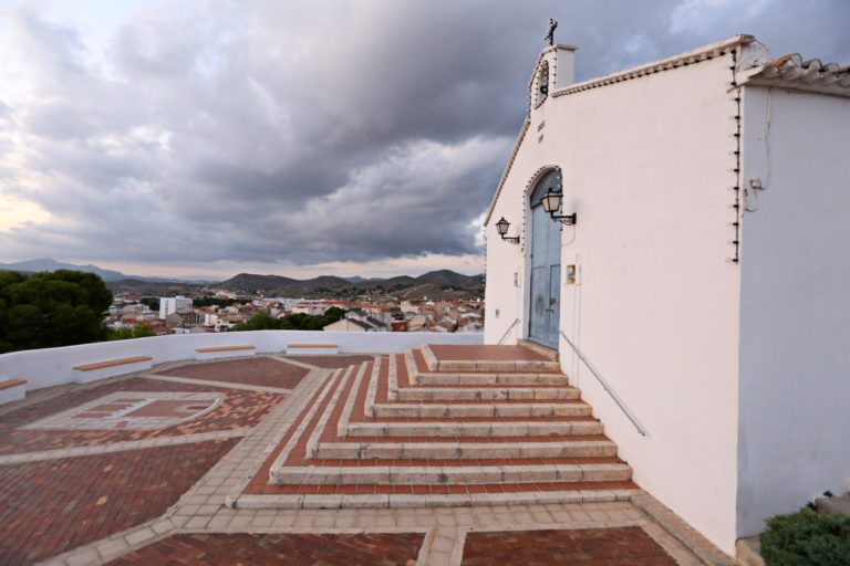 La Ermita de San Bonifacio: una joya de Petrer en medio de un mirador espectacular La Ermita de San Bonifacio: una joya de Petrer en medio de un mirador espectacular