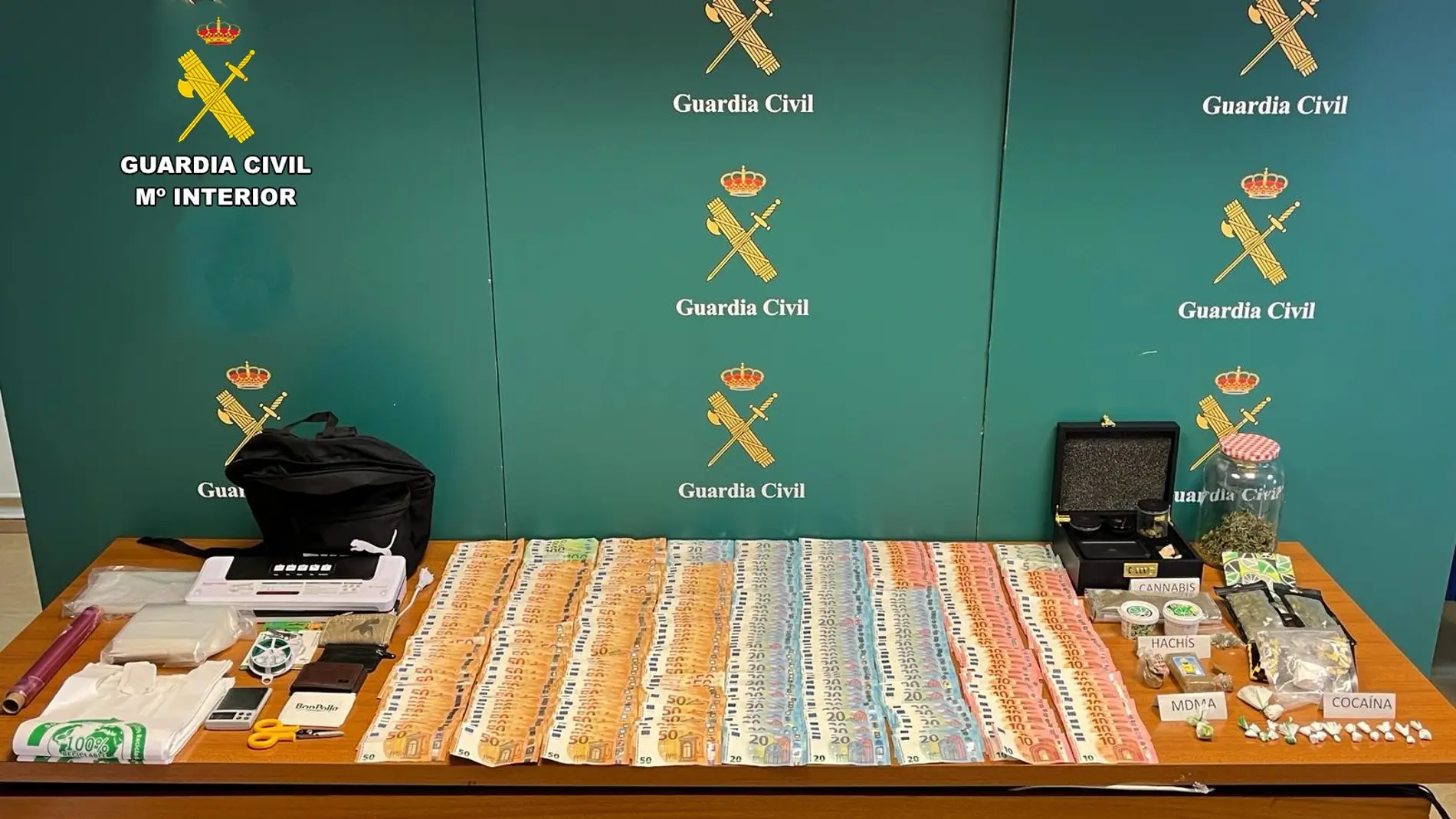 La Guardia Civil de Palencia desactiva dos puntos de venta de drogas en Torquemada y Santibáñez de la Peña