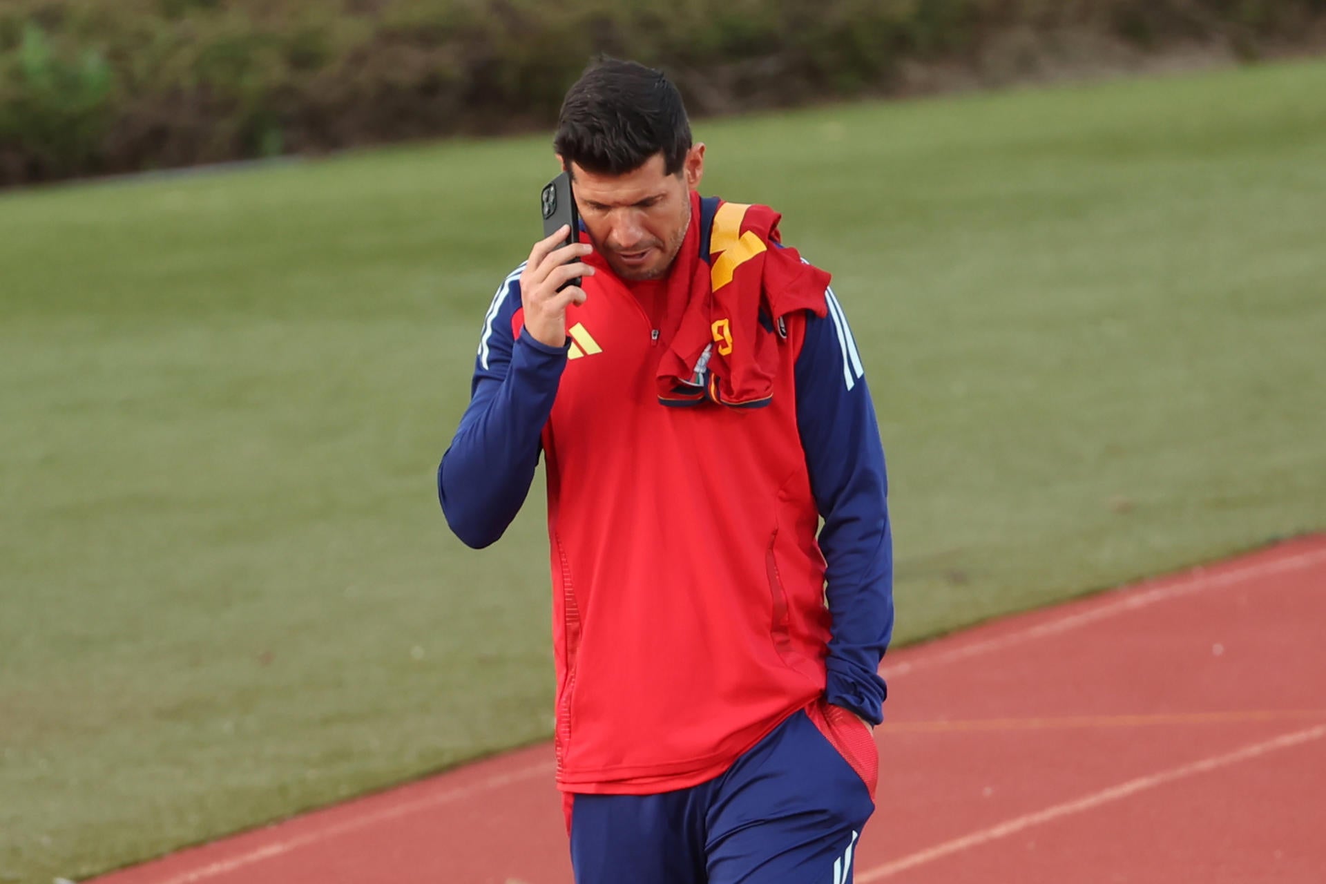La RFEF aparta de su cargo a Albert Luque tras la petición de cárcel de la Fiscalía La RFEF aparta de su cargo a Albert Luque tras la petición de cárcel de la Fiscalía