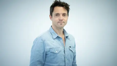 Invitamos a Jordi Moltó a la entrevista de las diez para conocer su historia como guionista y creador de vídeos con nuestros mayores como protagonistas. Un alto en el camino