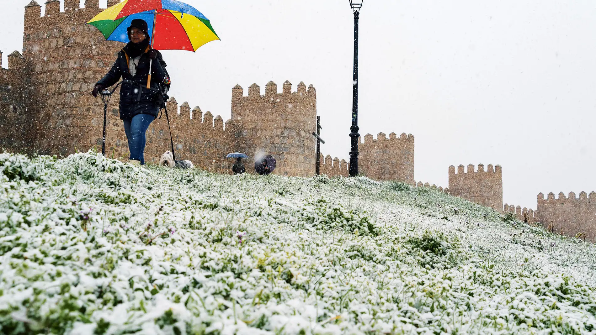 La borrasca 'Nelson' no remite y mantiene a media España en alerta por viento, lluvia y nieve
