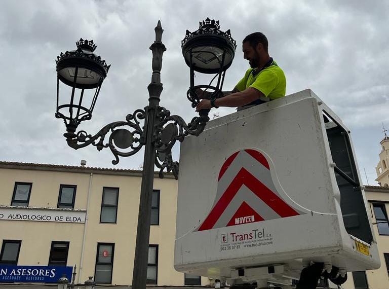 La renovación del alumbrado público reduce la factura de la luz del Ayuntamiento de Elda más de un 50% La renovación del alumbrado público reduce la factura de la luz del Ayuntamiento de Elda más de un 50%