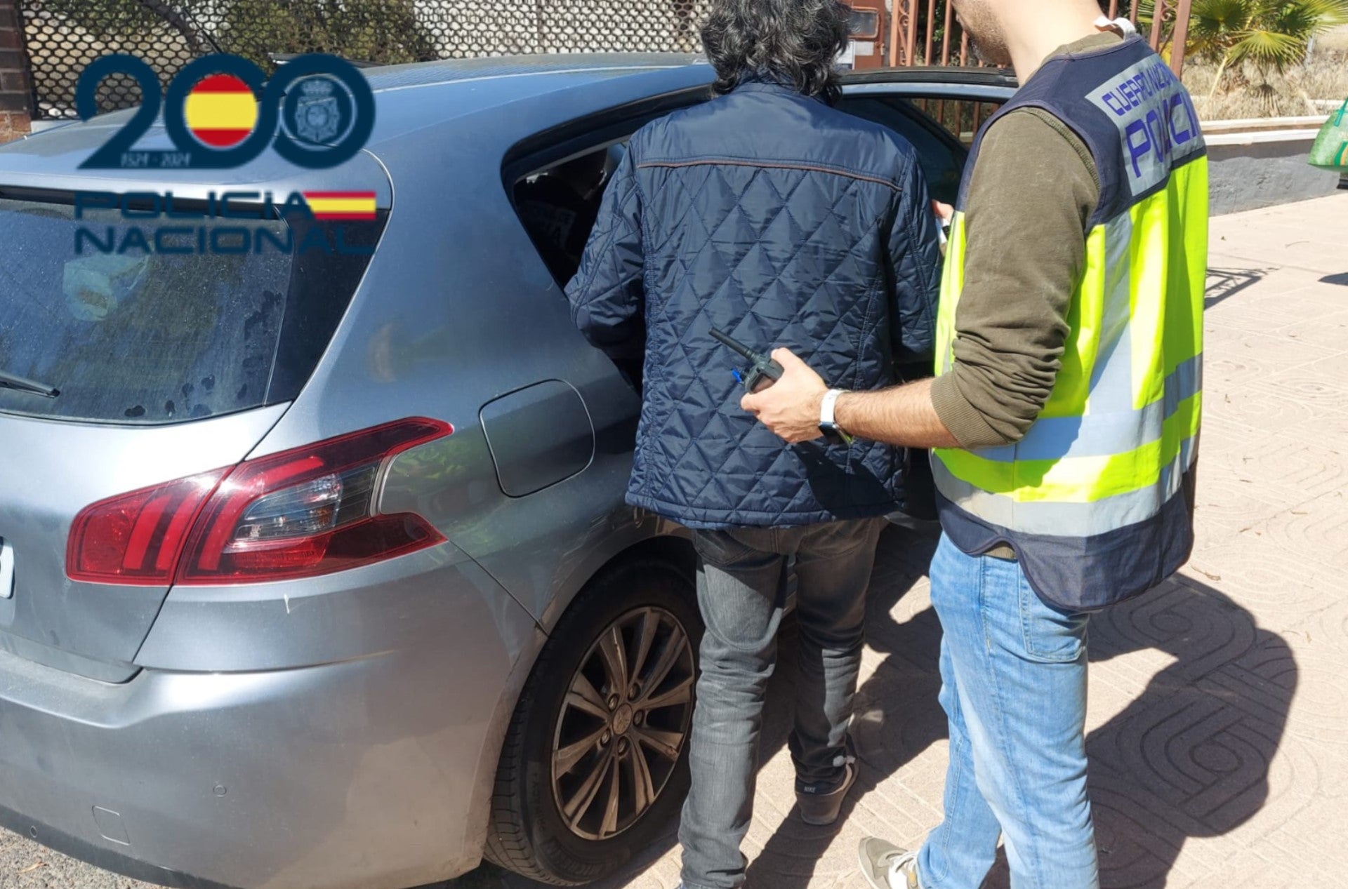 La Policía Nacional detiene a tres hombres por el robo en un chalé de Peña Las Águilas de Elche La Policía Nacional detiene a tres hombres por el robo en un chalé de Peña Las Águilas de Elche
