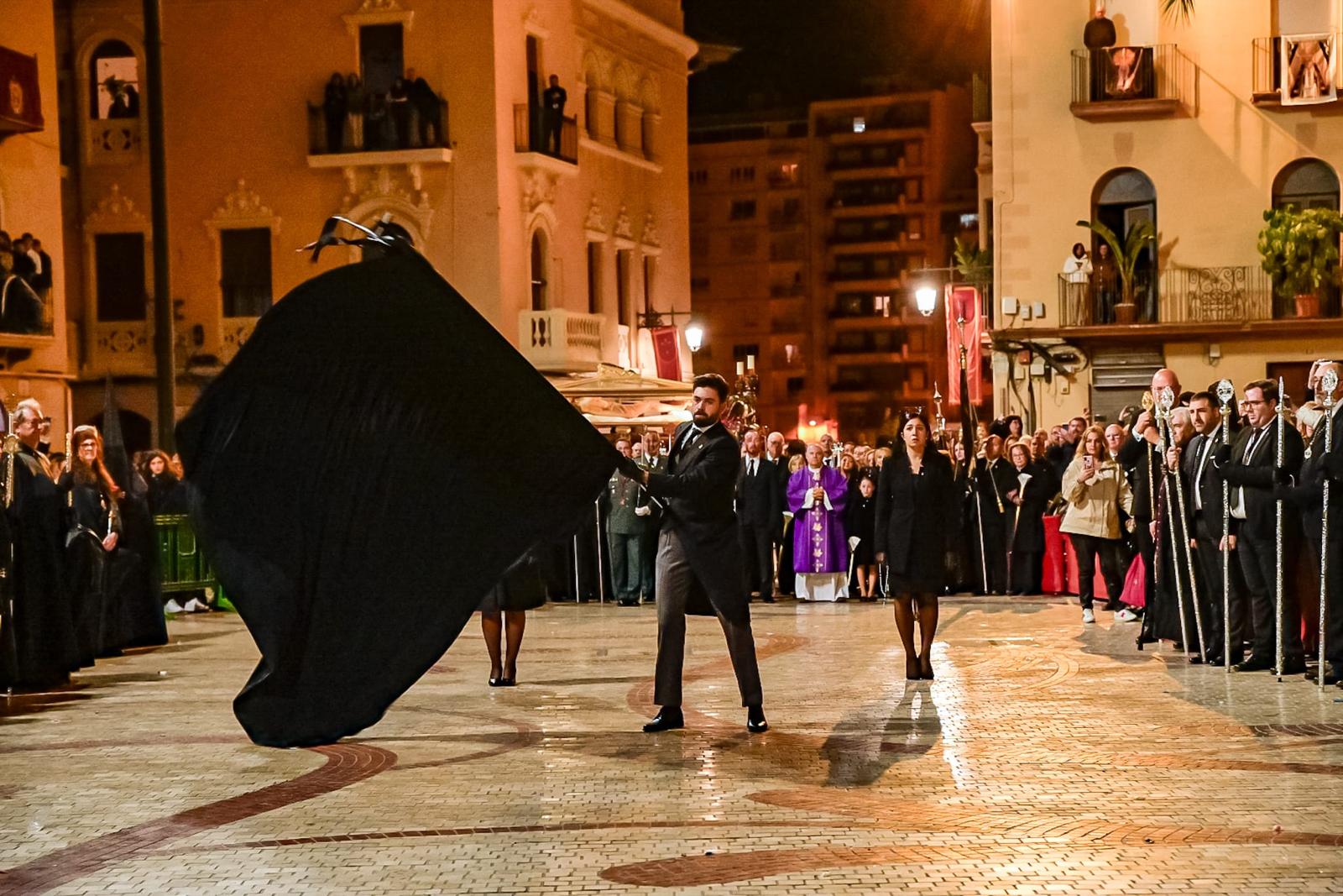 Representación de la Trencà del Guió de 2024 durante la Procesión General de Semana Santa de Elche. Representación de la Trencà del Guió de 2024 durante la Procesión General de Semana Santa de Elche.